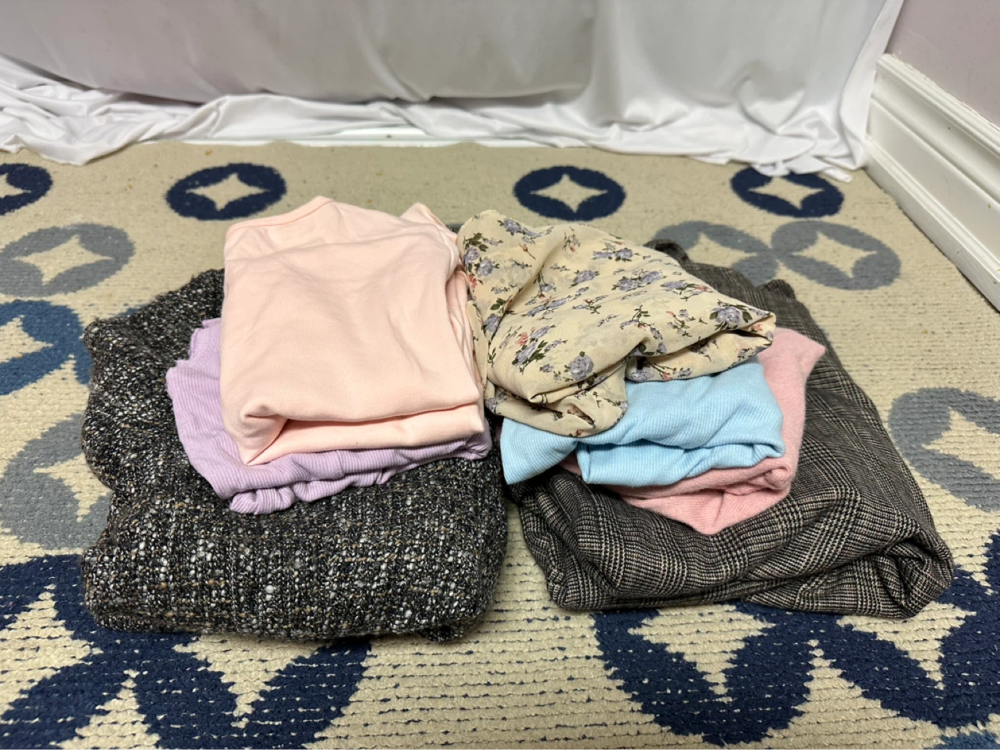 7 pcs Bundle of Women's Clothing (US size S-M)