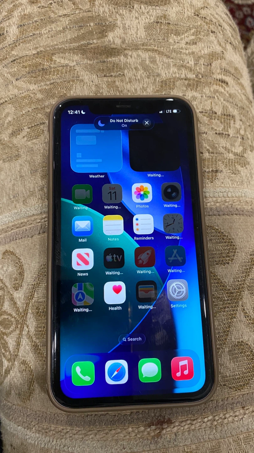 *RESERVED* selling iphone 11 with 64 gb! read description pkease