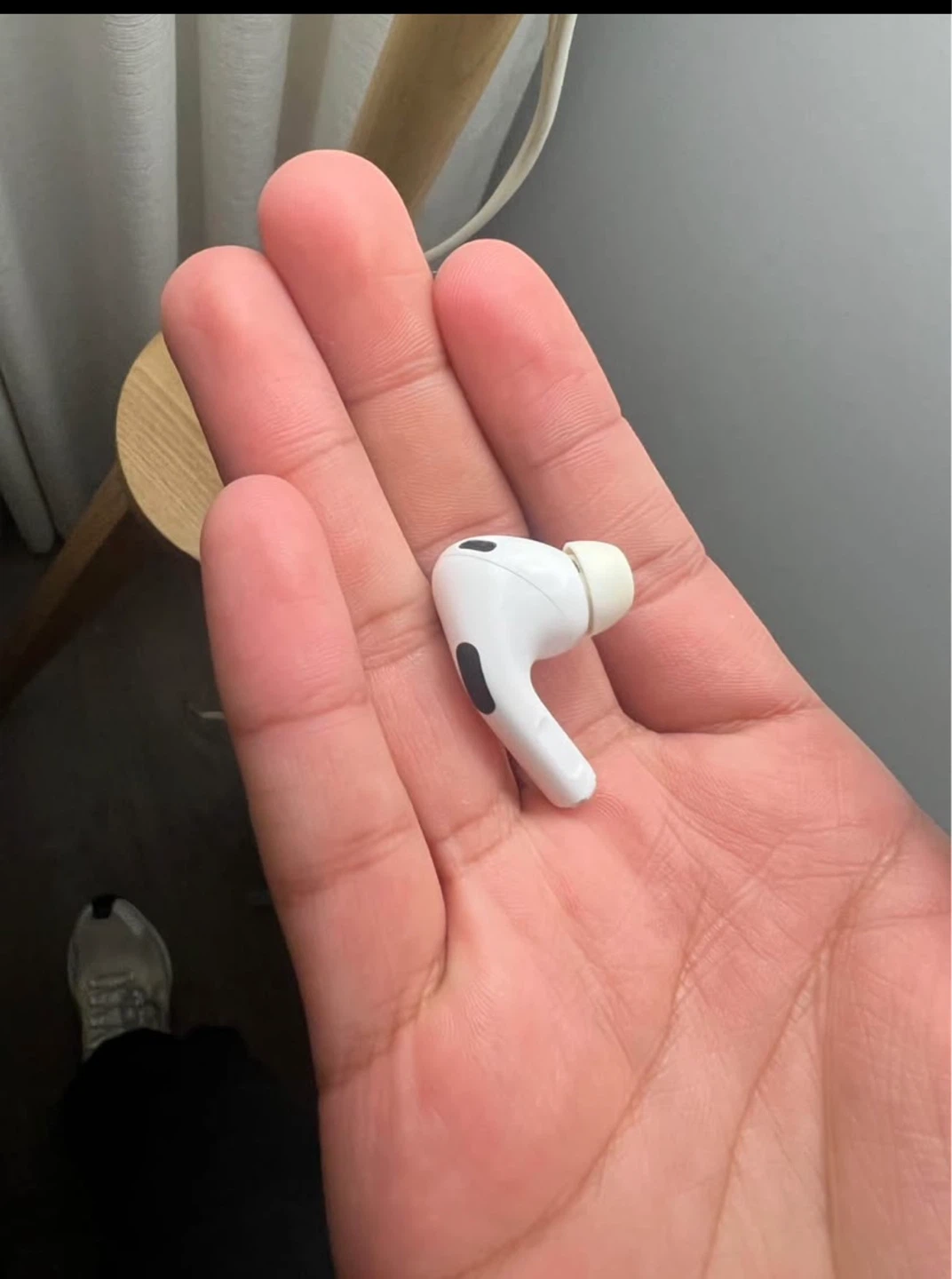 Apple AirPods Pro (Right Earbud) - photo 2