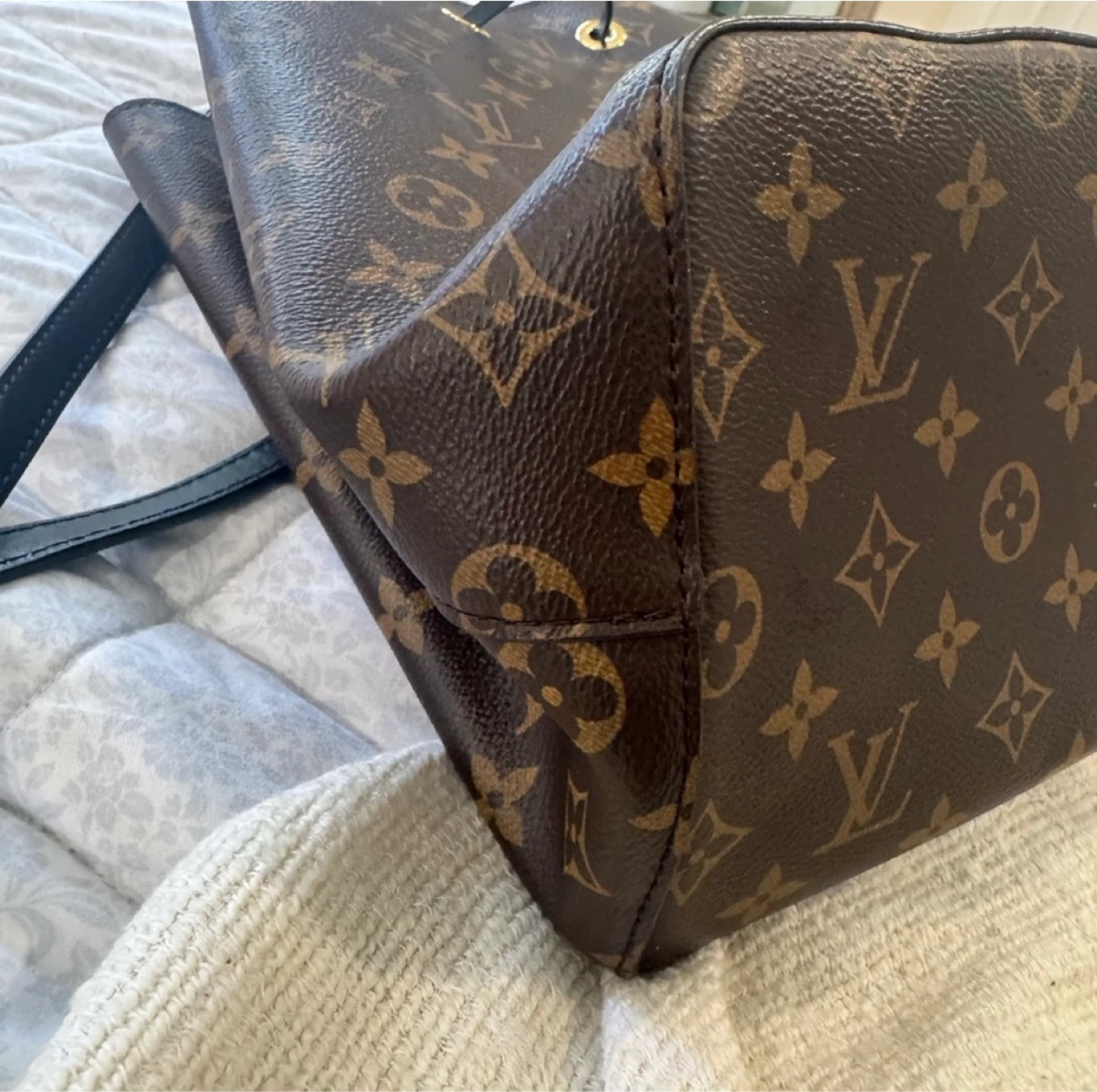 Authentic Louis Vuitton Monogram Bucket Bag - photo 5