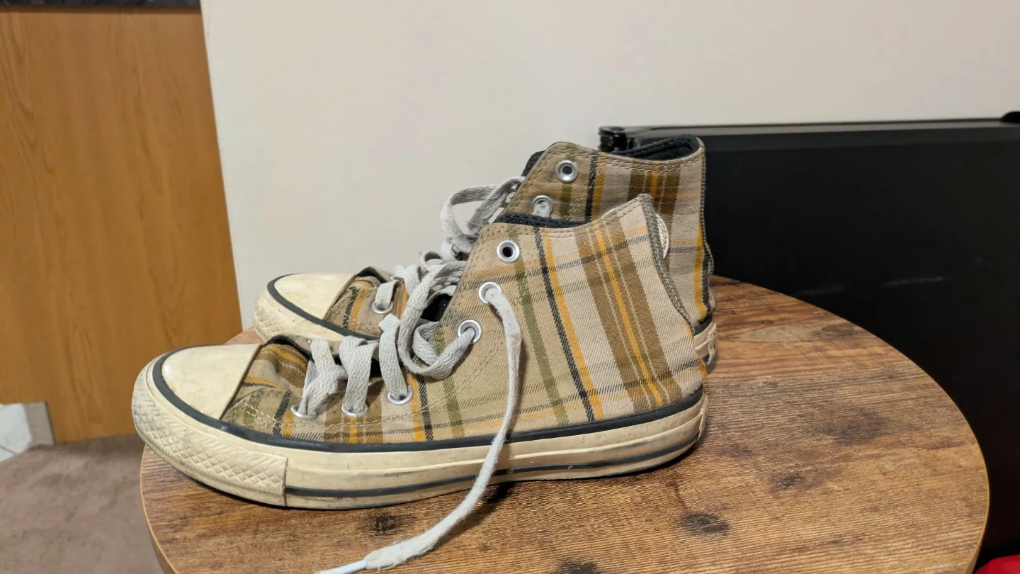 Chuck Taylors High Tops Size 6 - photo 5