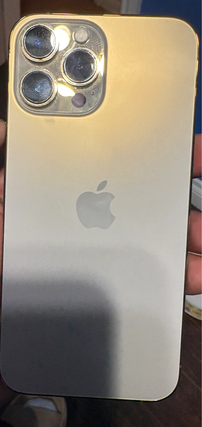 iPhone 13 Pro Max in gold. - photo 2