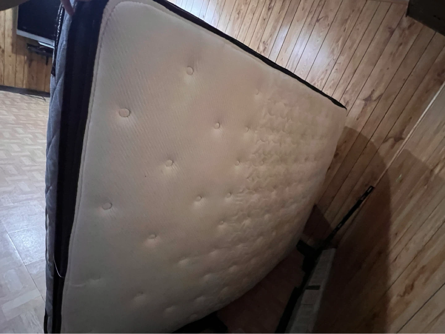 Mattress queen size with box - photo 2