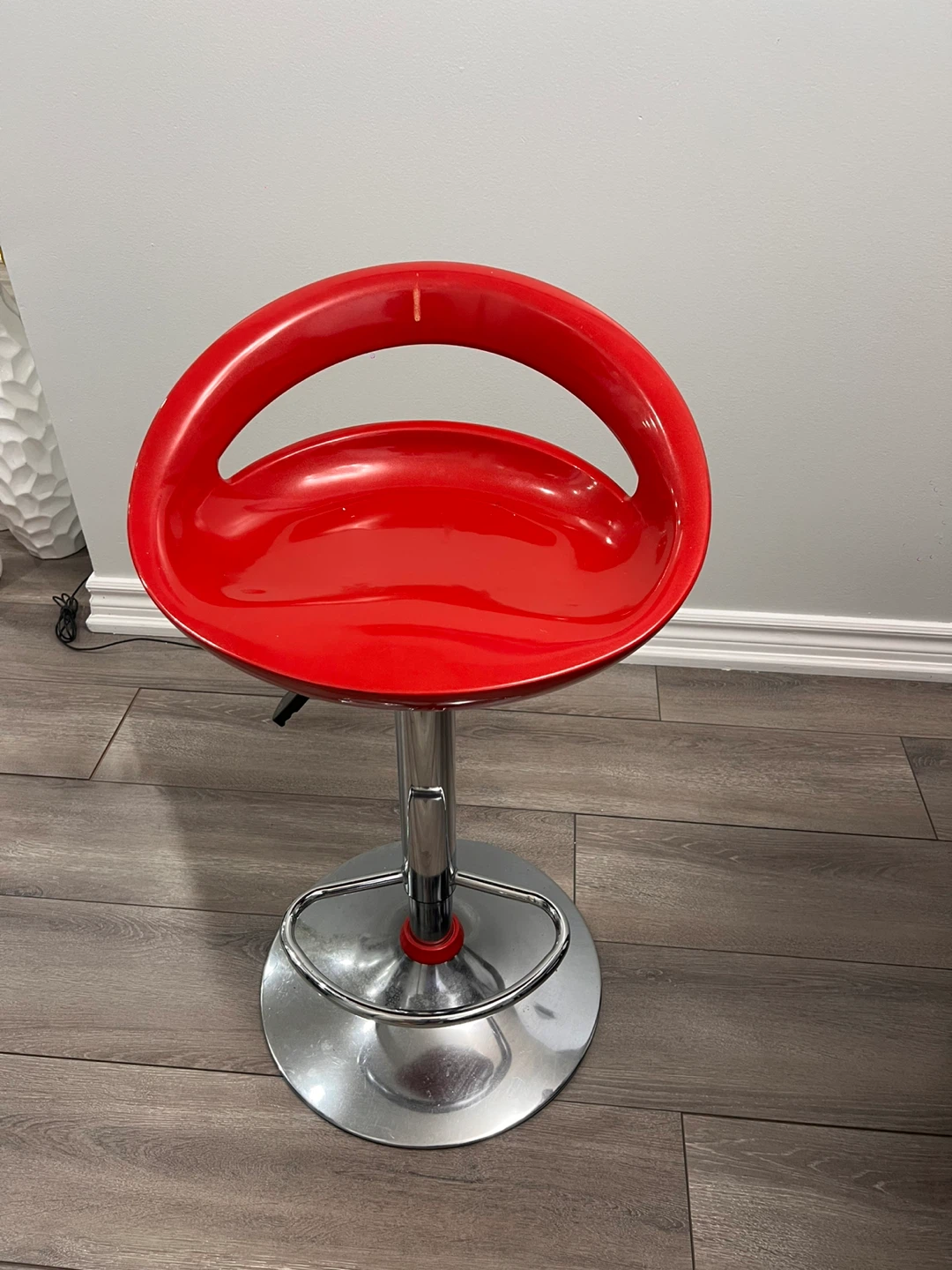 Set of 4 Black Faux Leather & 1 Red Swivel Bar Stool - photo 3