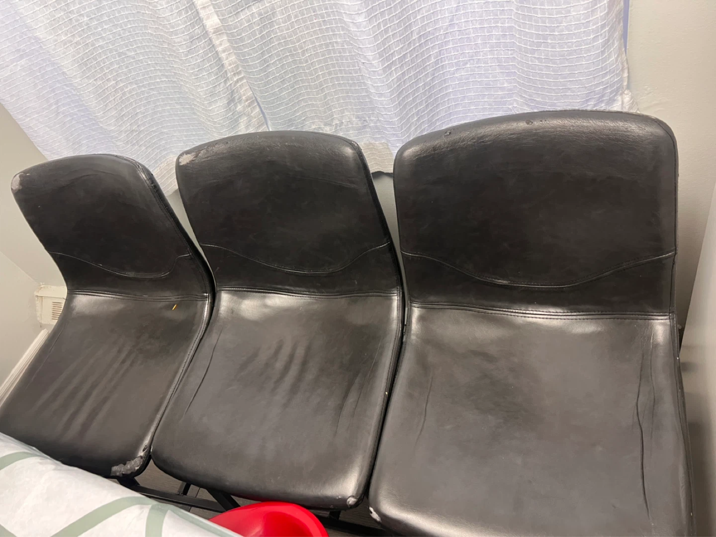 Set of 4 Black Faux Leather & 1 Red Swivel Bar Stool - photo 4