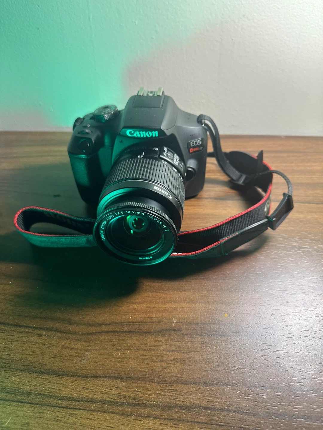 Canon EOS Rebel T7 + 18‑55mm + Altura Macro + 128GB SD + Charger
