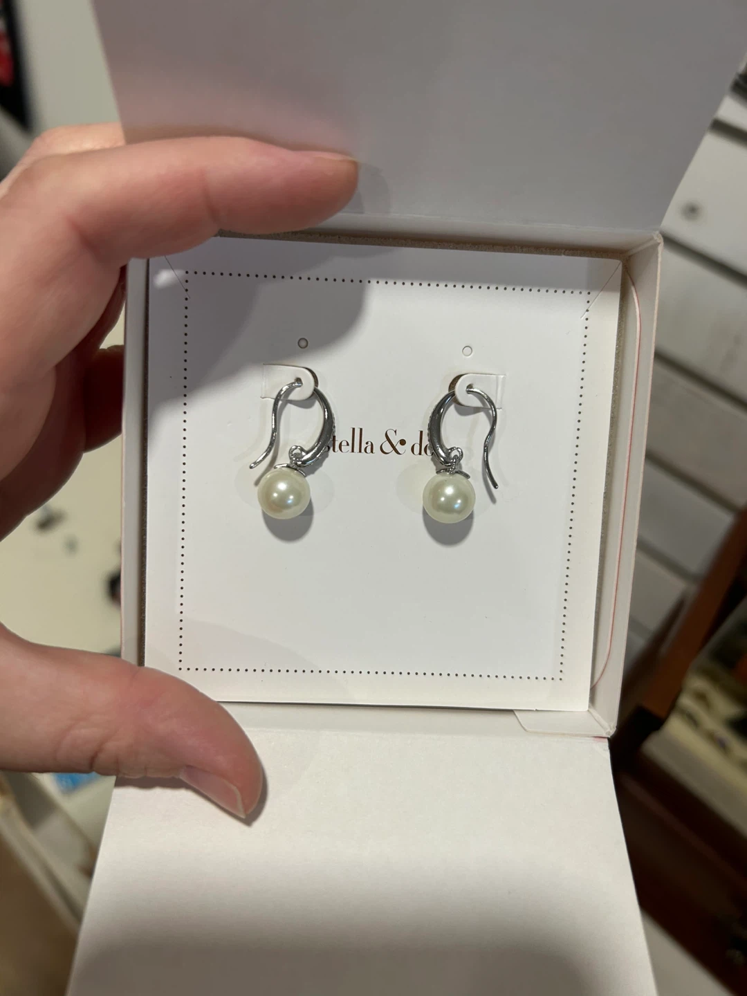 Stella and dog pearl earrings - photo 2