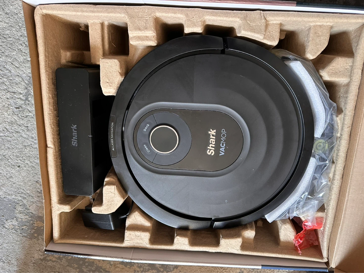 Shark AI 2-in-1 Robot Vacuum and Mop - photo 2