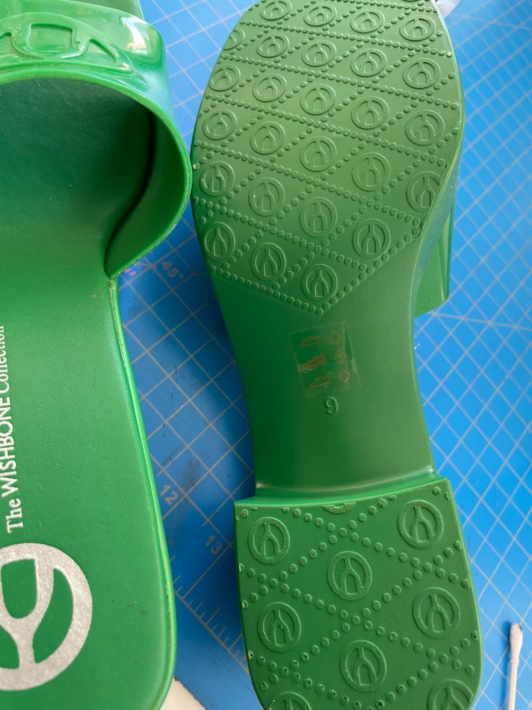 Green The Wishbone Collection Slides - photo 2