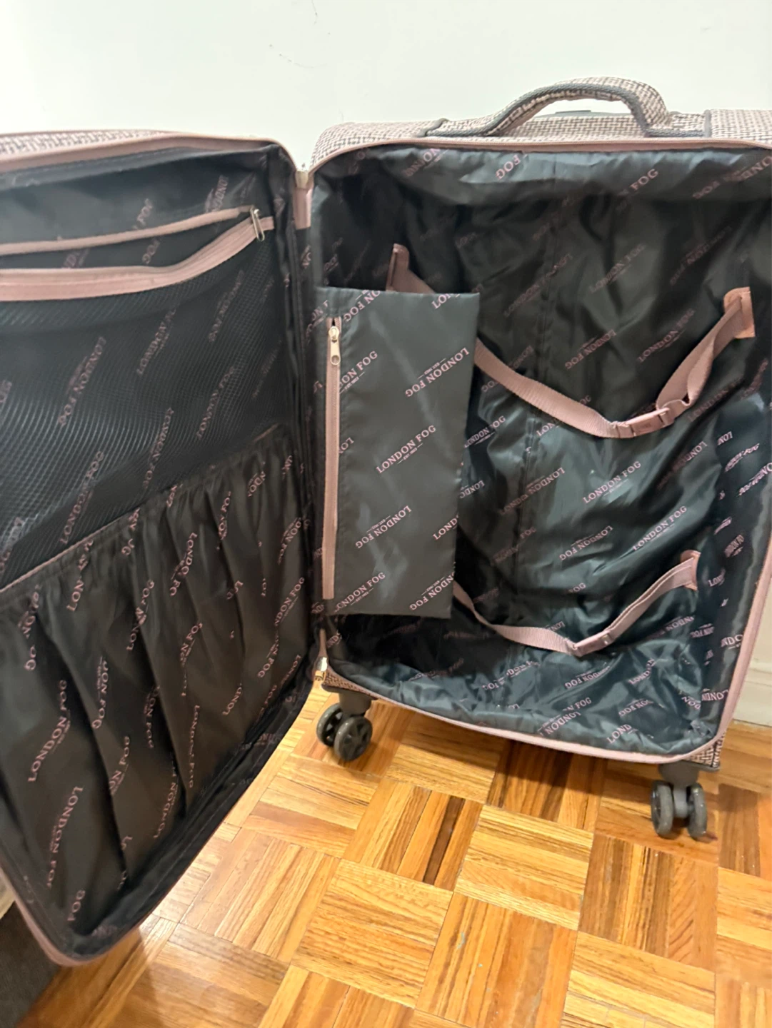 London Fog Luggage Spinner Suitcase