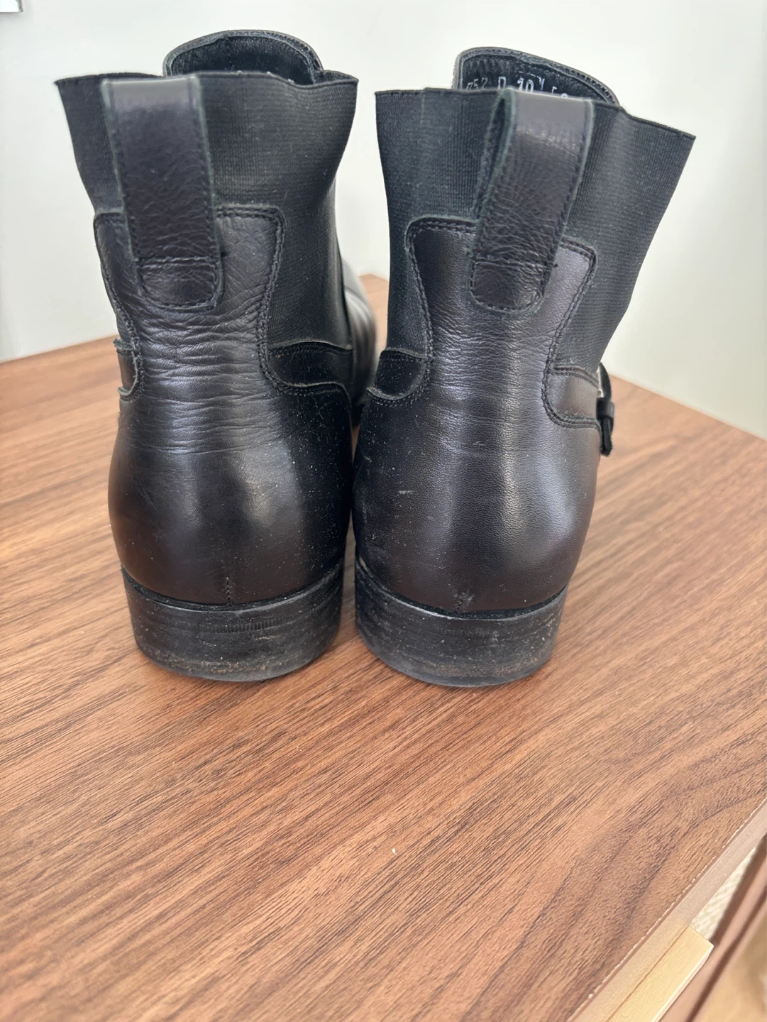 Salvatore Ferragamo Black Leather Chelsea Boots Size 10 - photo 4