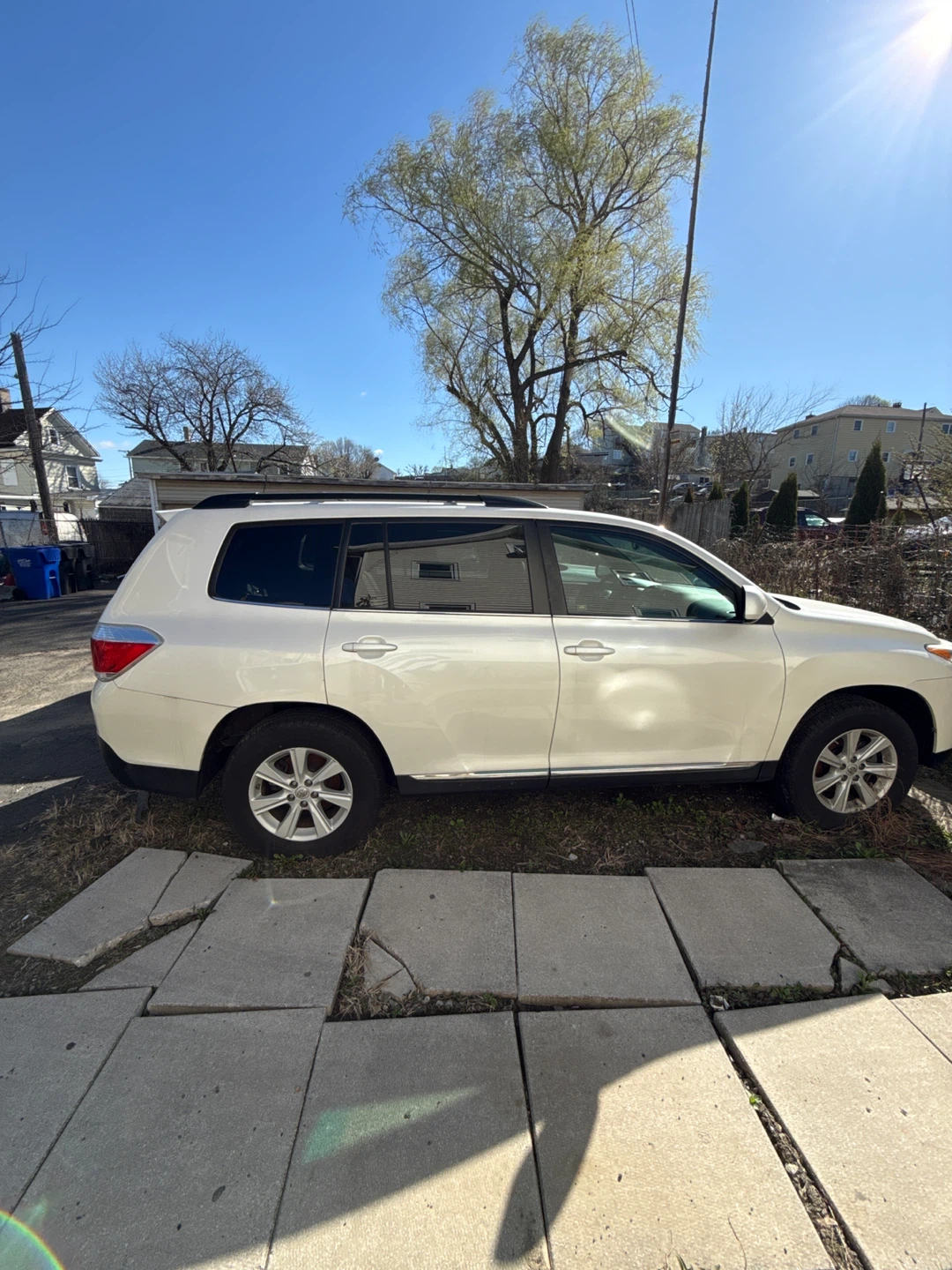 White Toyota Highlander SUV xl - photo 3