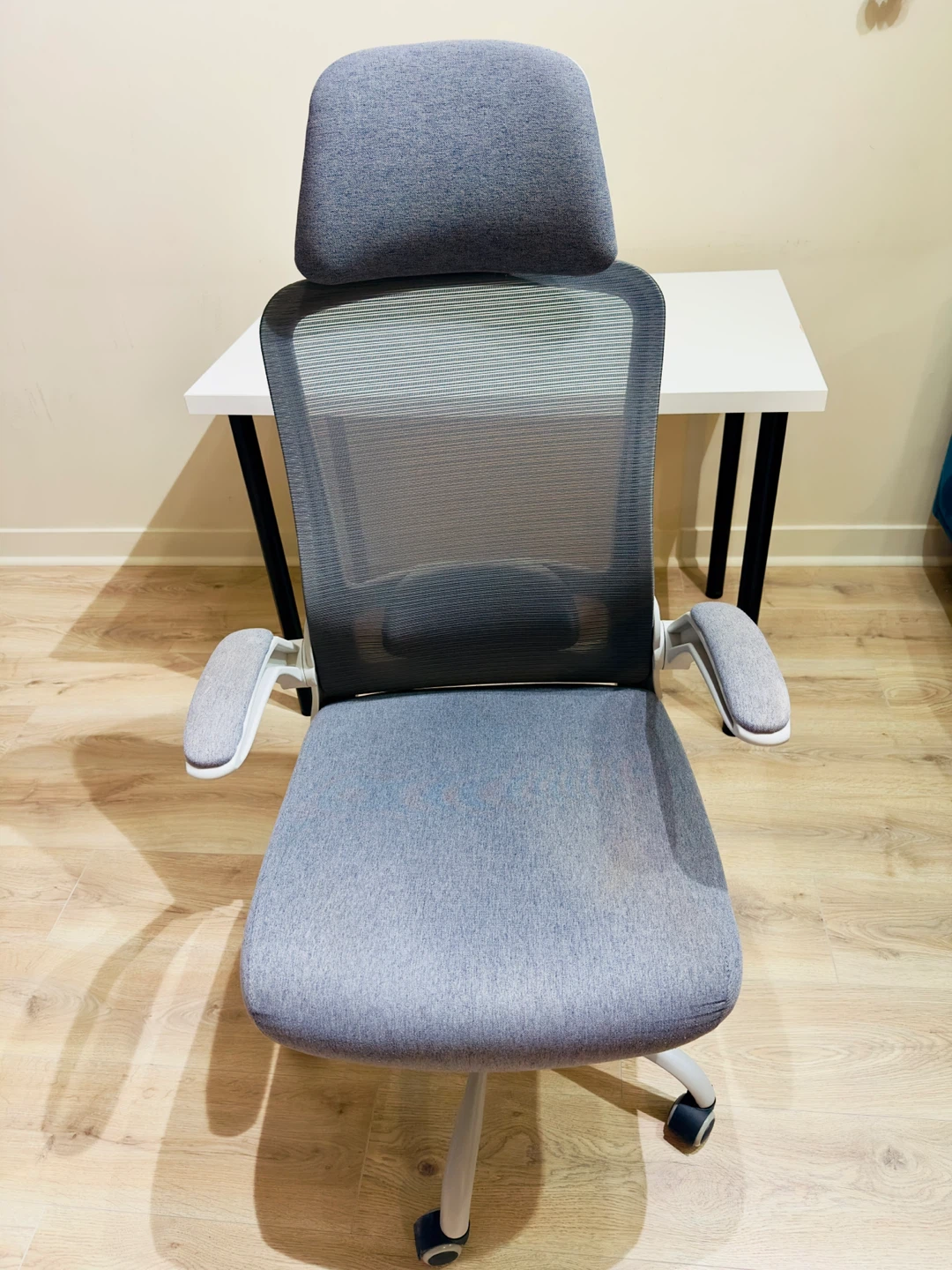 Work desk and Ergonomic chair - photo 4