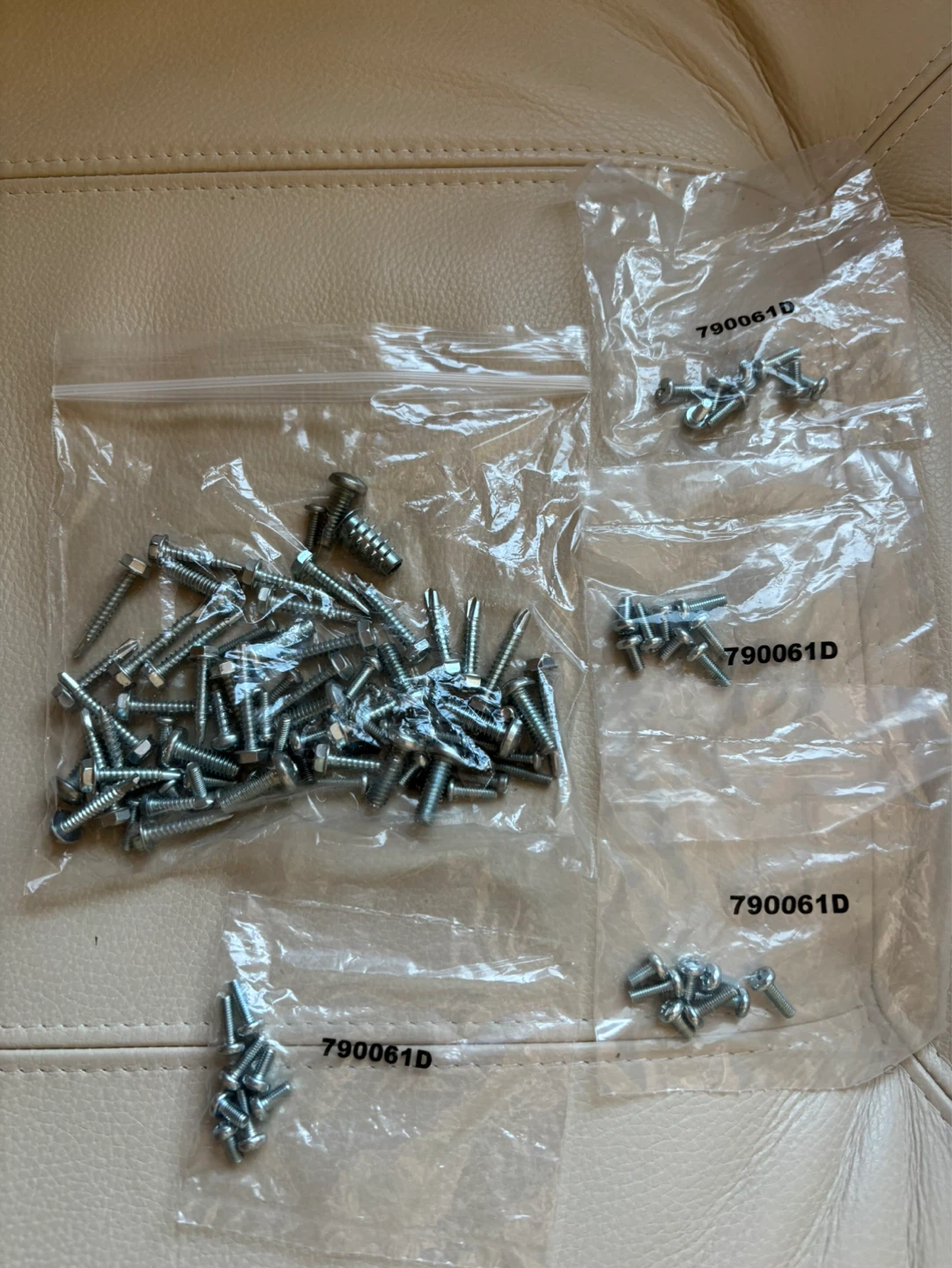 Bag of Various Screws - photo 2