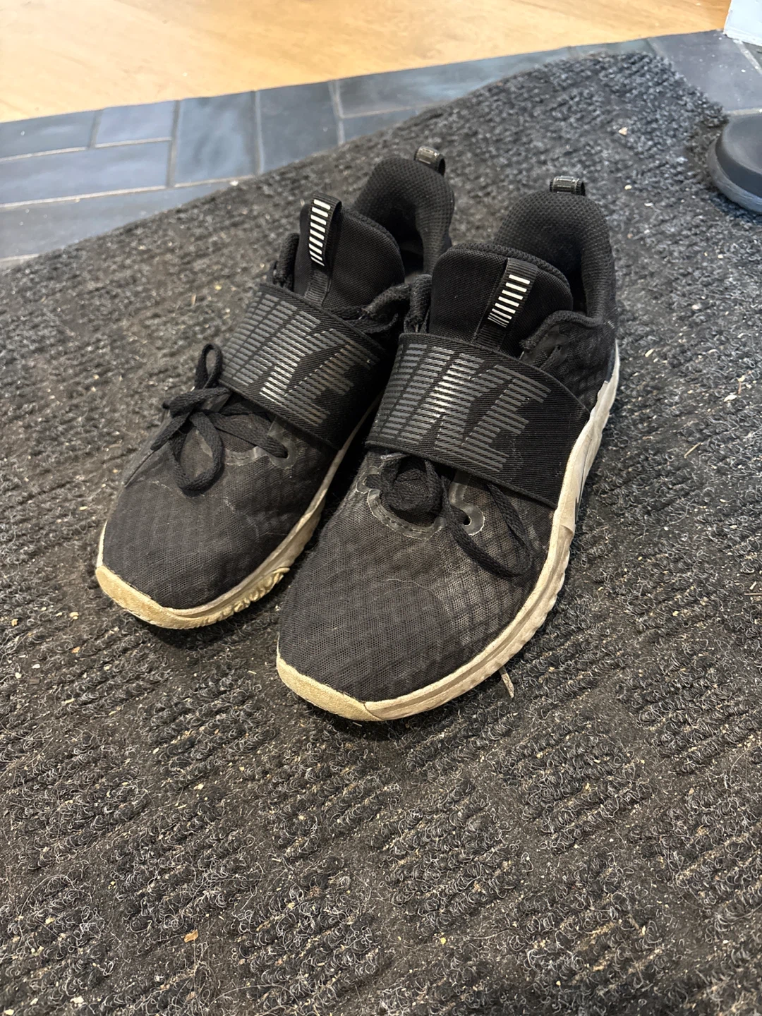 Women size 7 1/2 Nike Metcon Training Shoes
