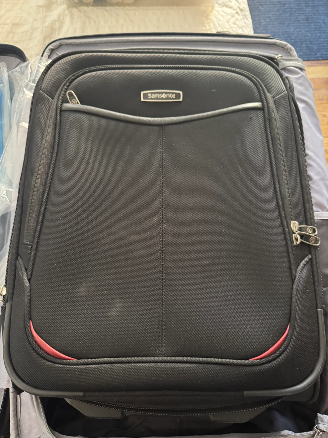 Samsonite Black Rolling Carry on suitcase - photo 4