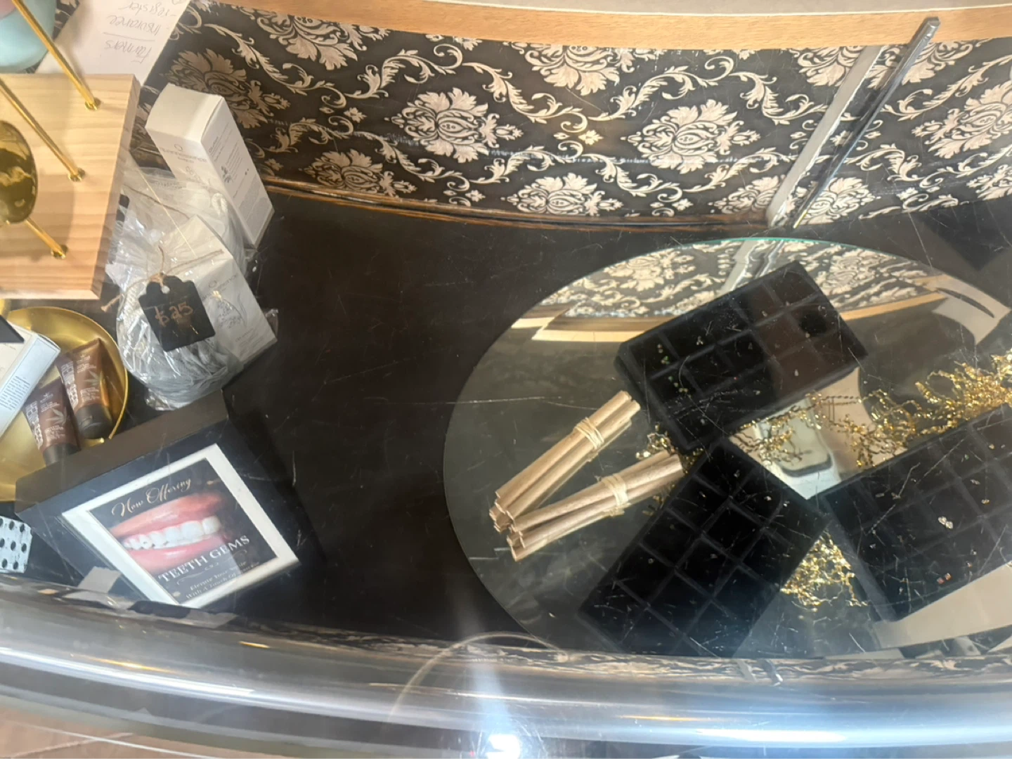 Curved Retail Counter Display - photo 2