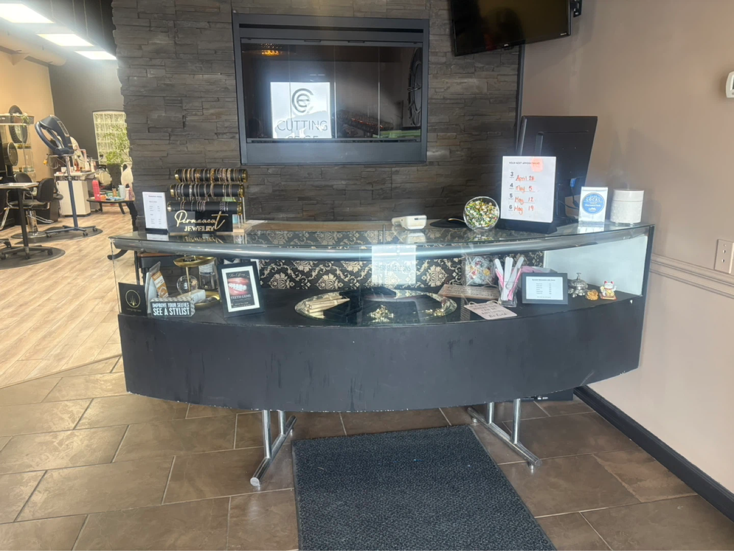 Curved Retail Counter Display