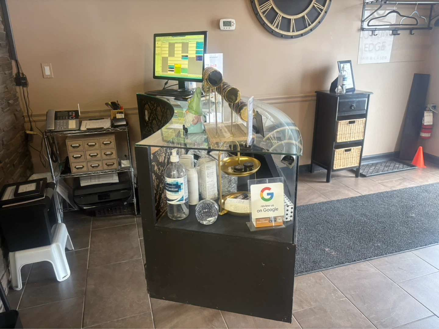 Curved Retail Counter Display - photo 3