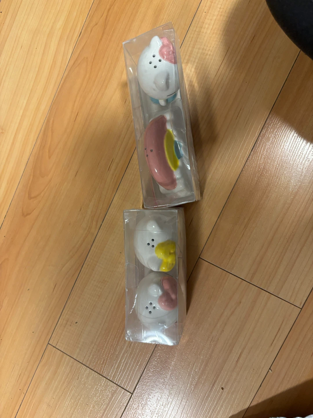 Hello Kitty Ceramic Salt & Pepper Shaker Set - photo 2