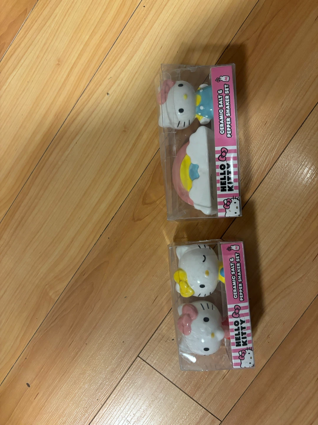 Hello Kitty Ceramic Salt & Pepper Shaker Set
