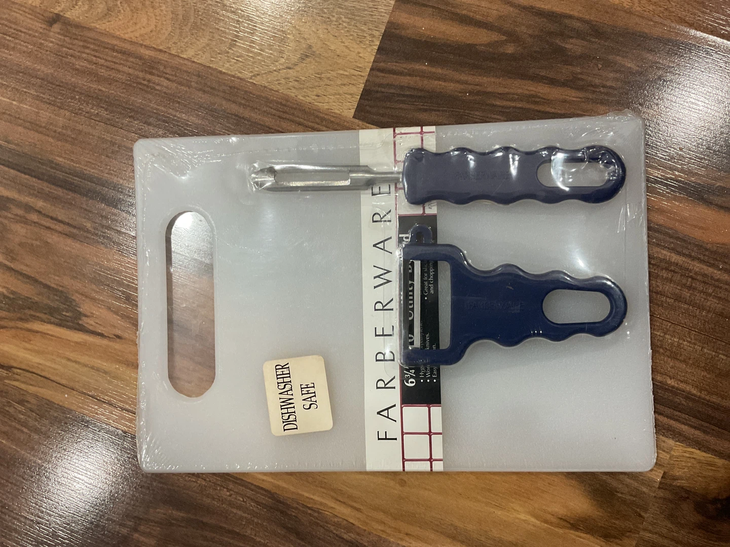 New Farberware Cutting Board and Peeler Set