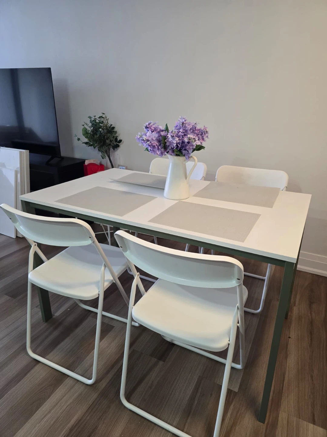 White Dining Table with 4 Folding Chairs - photo 4