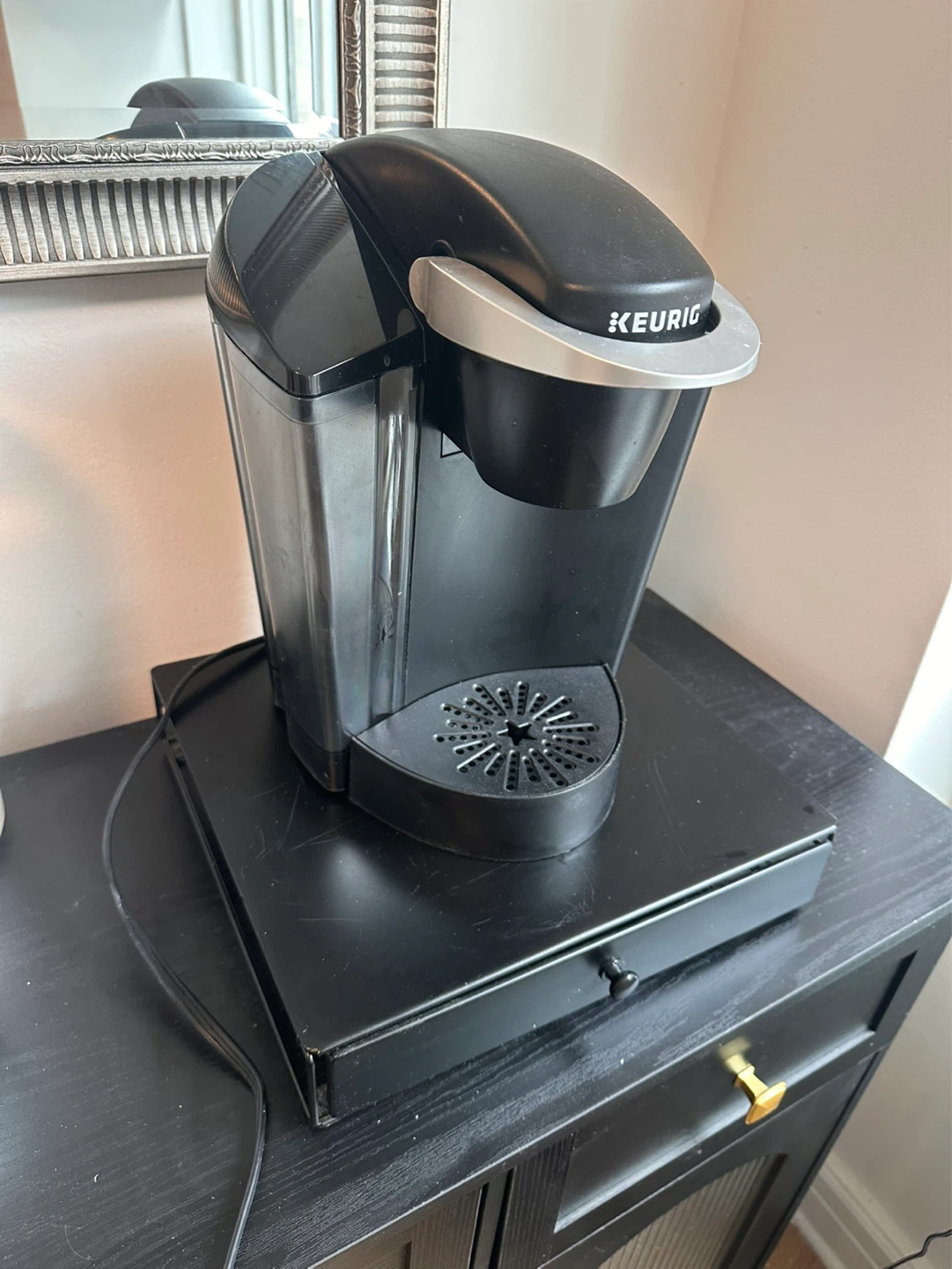 Keurig Single Serve Coffee Maker + tray