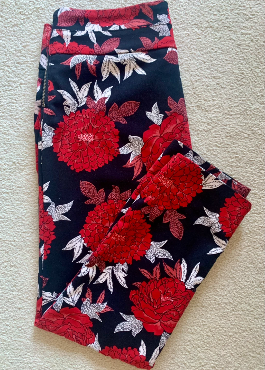 LE CHÂTEAU Women's Black Floral Pants Size 6