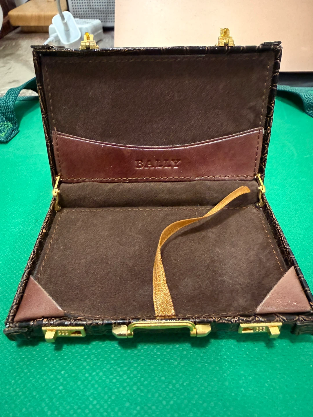 Bally Crocodile Embossed Card Holder - photo 3