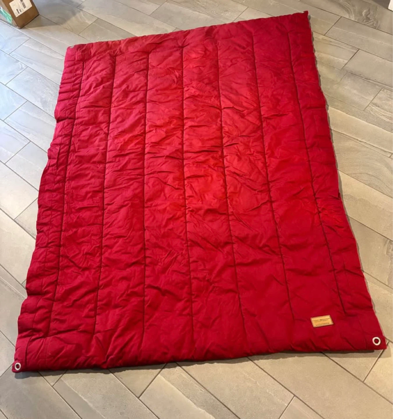 Tommy Hilfiger Red Quilted Puffer Blanket - photo 3