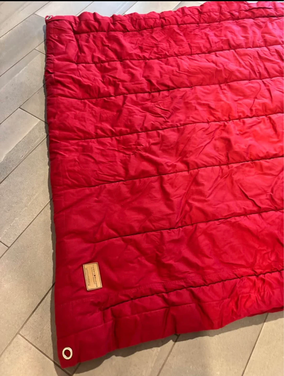 Tommy Hilfiger Red Quilted Puffer Blanket - photo 2