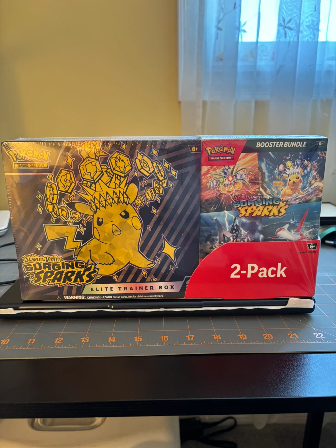 Pokémon TCG Scarlet & Violet-Surging Sparks Elite Trainer Box