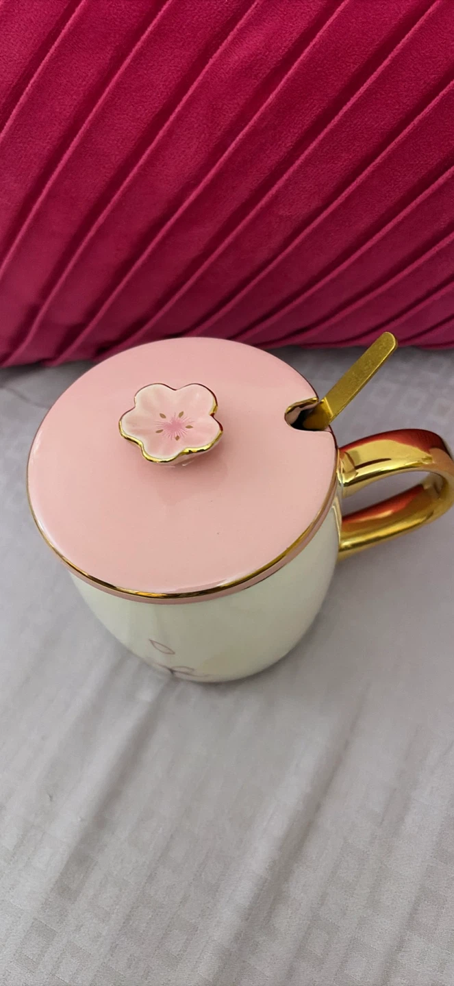 Sakura 🌸 themed mug set with golden accents - photo 2