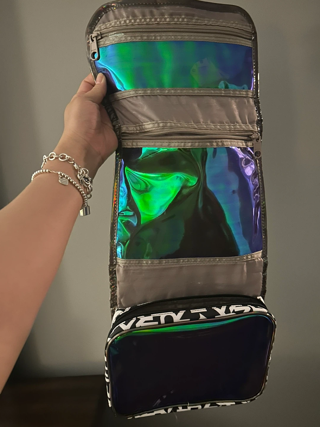 DKNY Hanging Toiletry Bag - photo 2