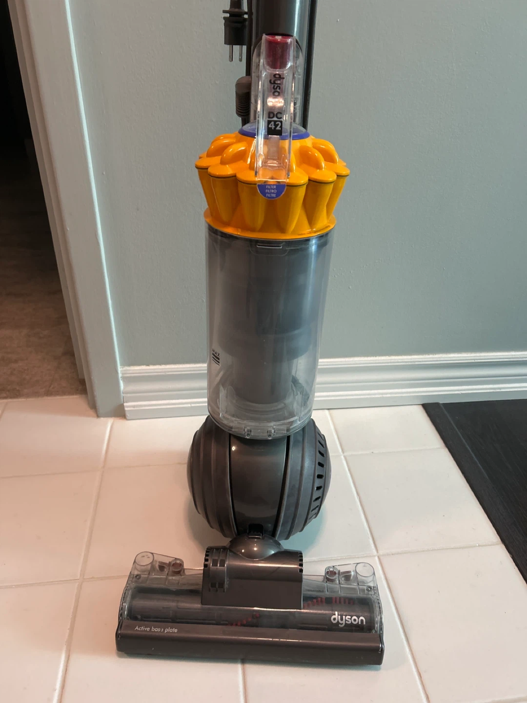 Dyson DC42 Vacuum Cleaner