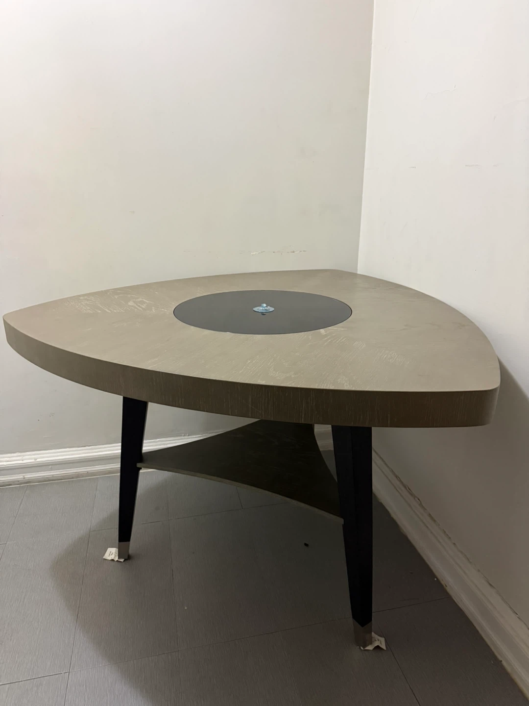 Raymour & flanigan Triangular Table with Central Inlay and Shelf - photo 2