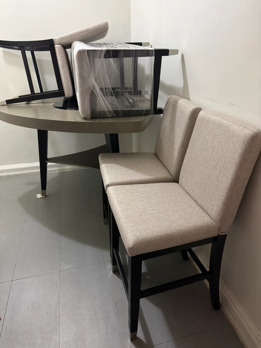 Raymour & flanigan Triangular Table with Central Inlay and Shelf - photo 3