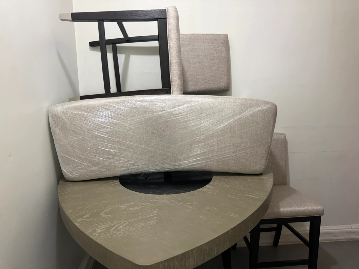 Raymour & flanigan Triangular Table with Central Inlay and Shelf - photo 4
