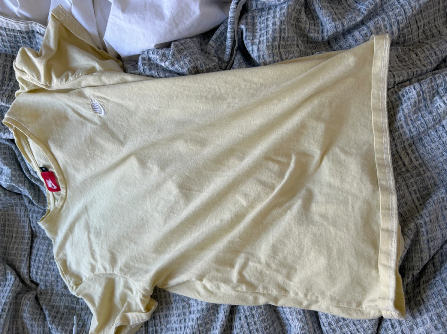 Nike T-Shirt - Yellow - Size M