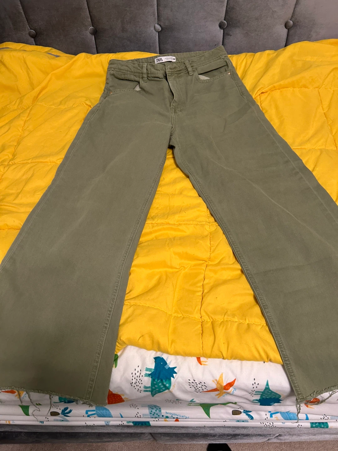 ZARA Wide Leg Cropped Jeans - Olive Green - Size 6