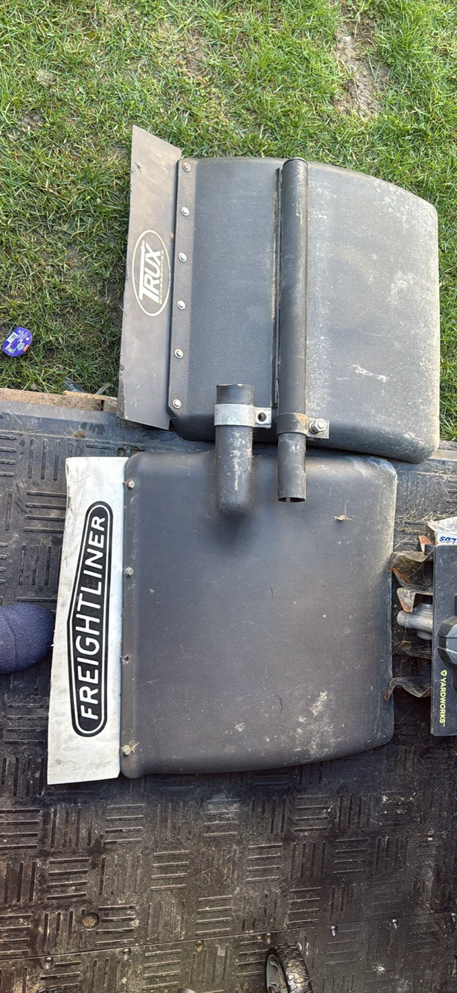Freightliner & Trux Mud Flaps - photo 2