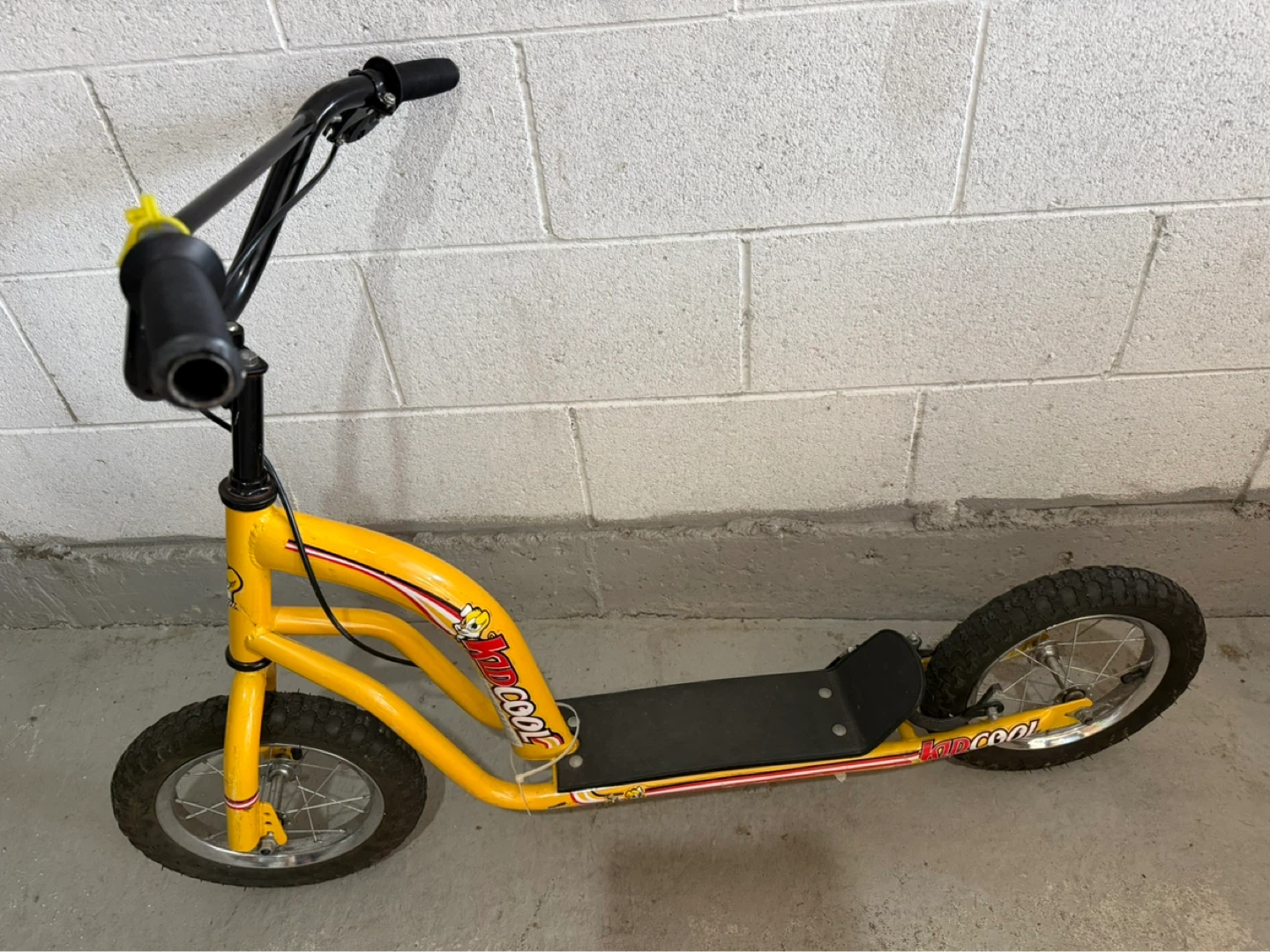 KIDZCOOL Yellow Scooter