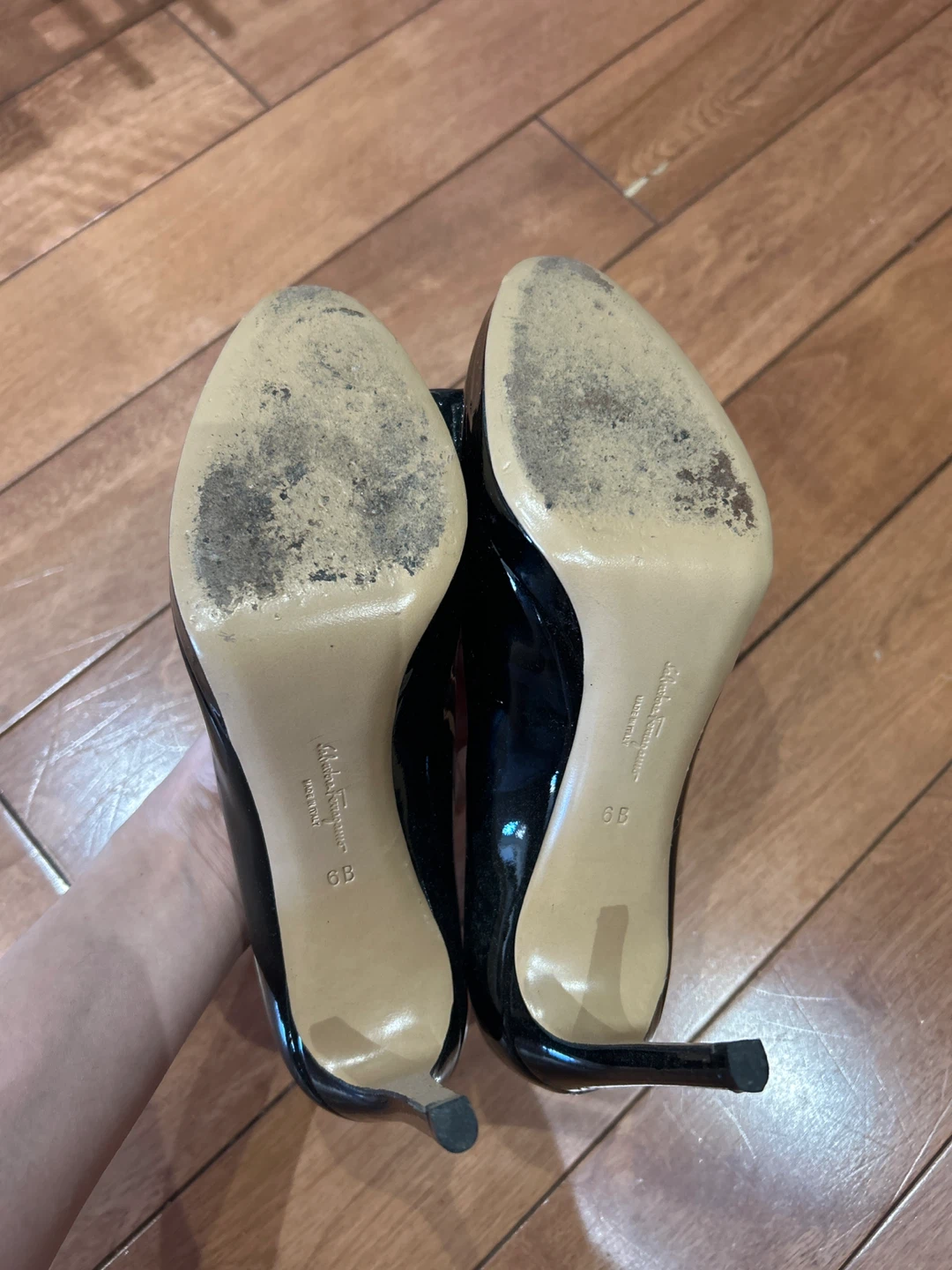Salvatore Ferragamo Black Patent Leather Bow Heels - Size 6B - photo 4