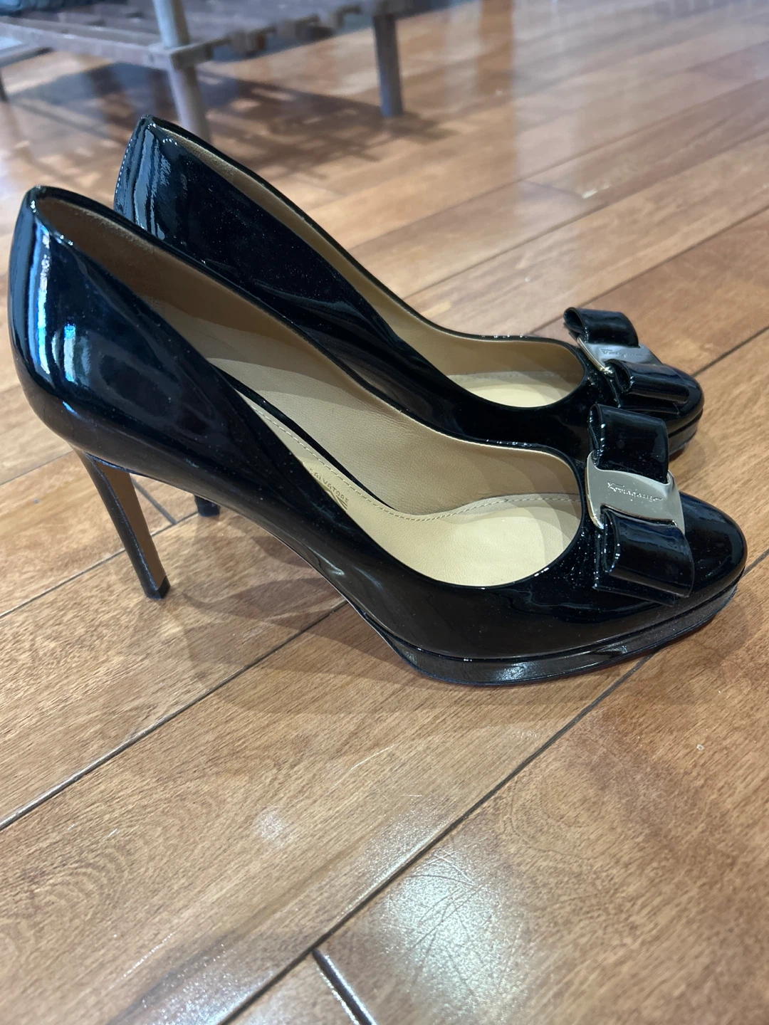 Salvatore Ferragamo Black Patent Leather Bow Heels - Size 6B - photo 2