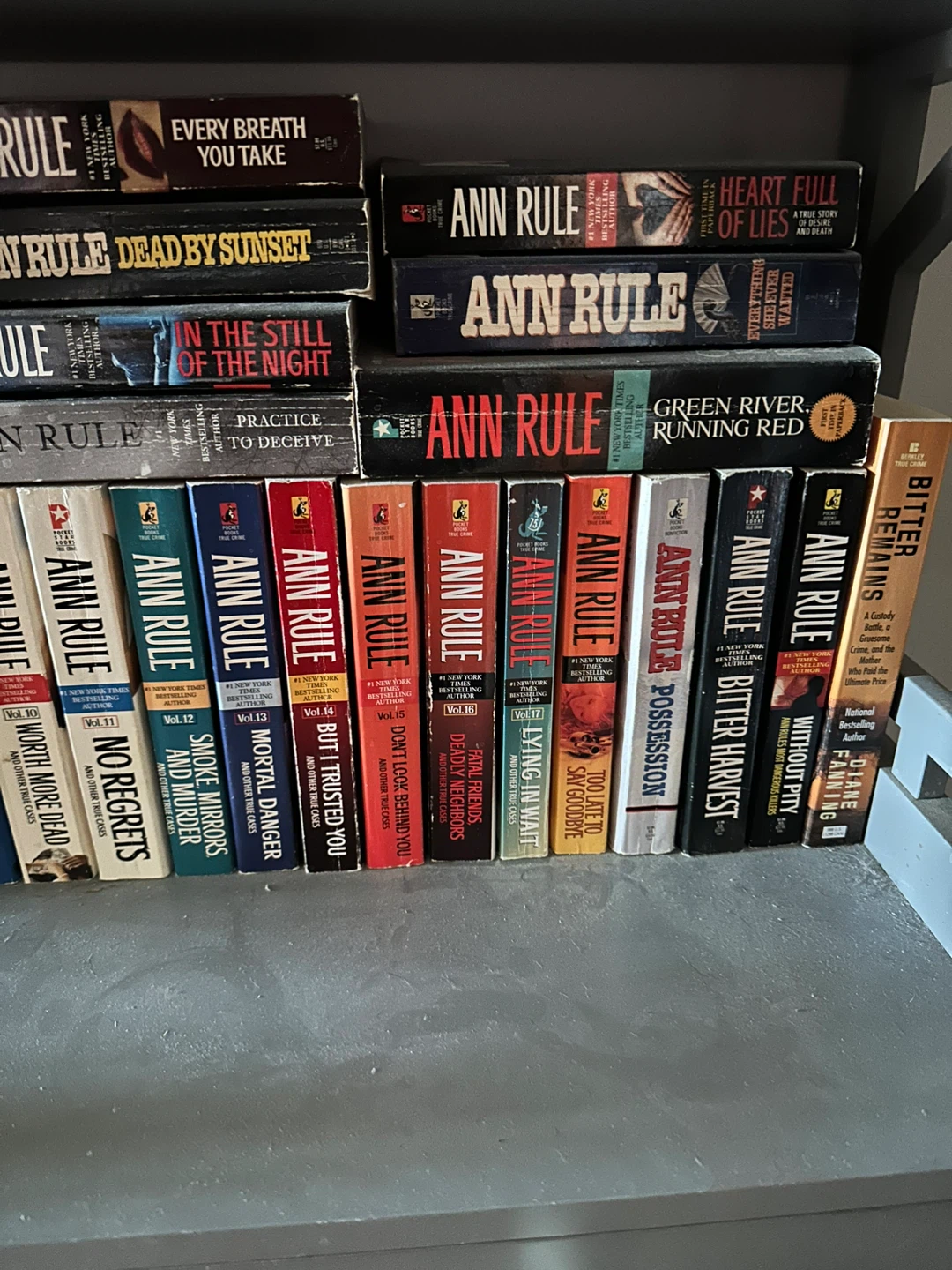 31 Ann Rule True Crime Novels - Assorted Titles - photo 3