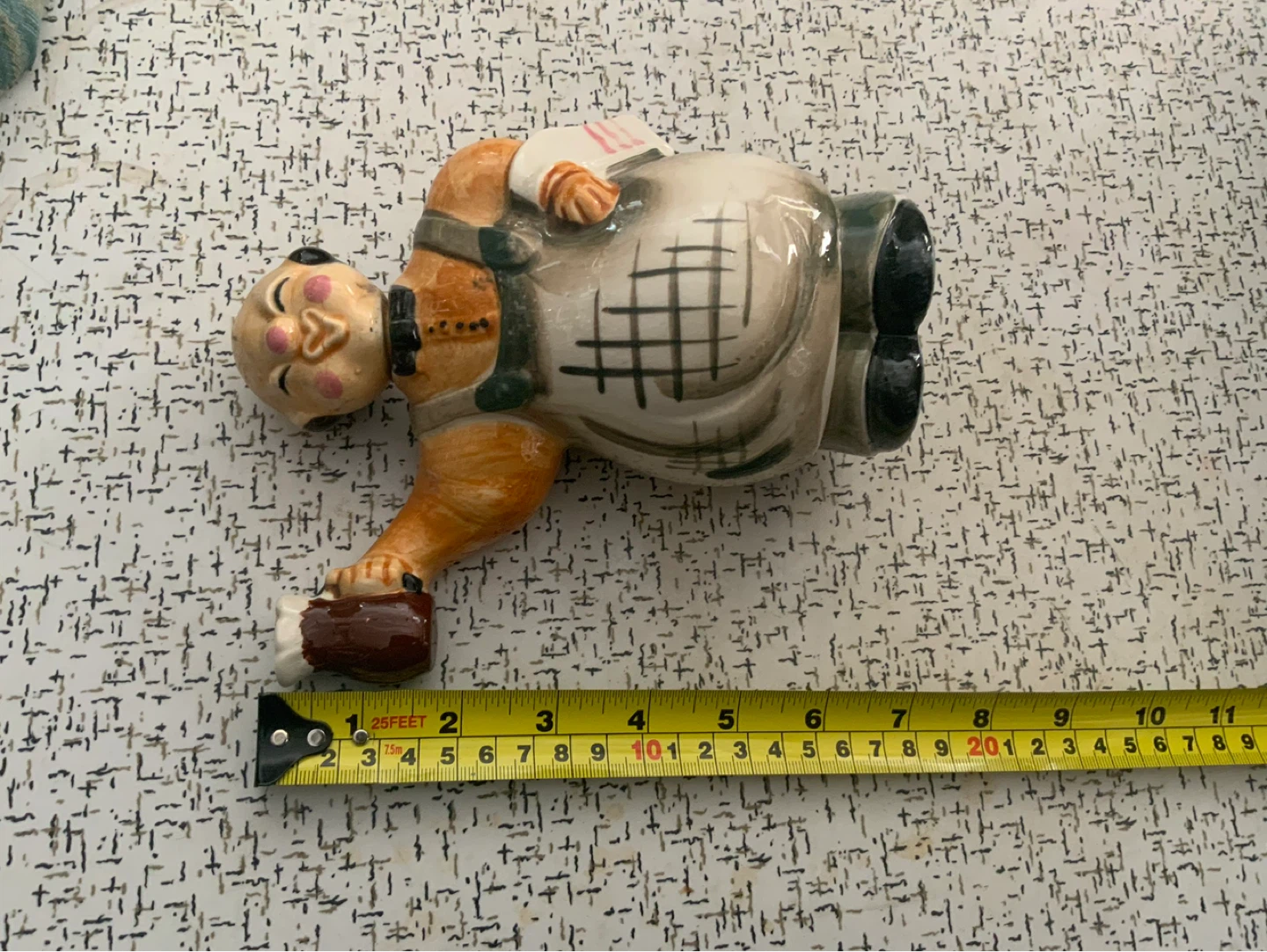 Ceramic Figurine of a Man with Beer Mug and Towel - photo 2