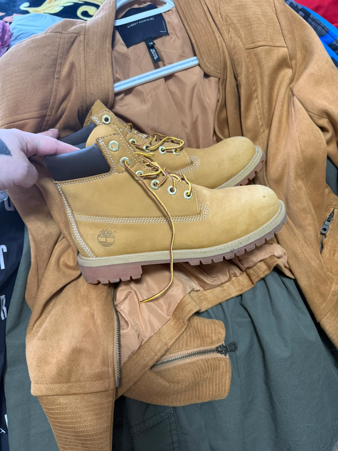 Timberland Classic Boots - Size 6.5 Youth - photo 4