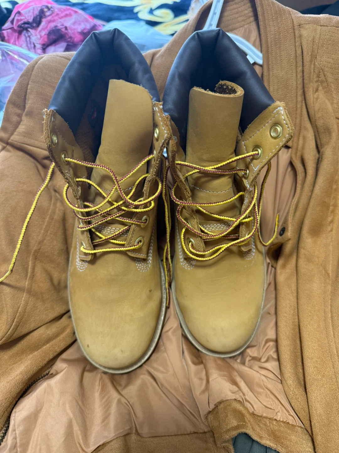 Timberland Classic Boots - Size 6.5 Youth - photo 2