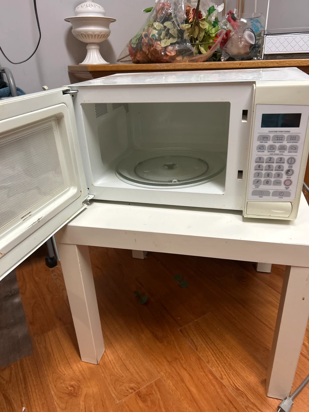GE Turntable Microwave Oven